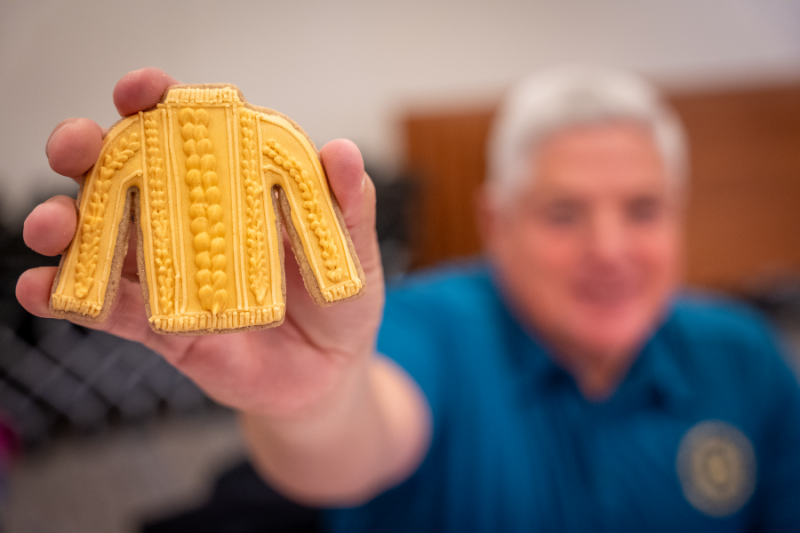 Yellow sweater cookie. 